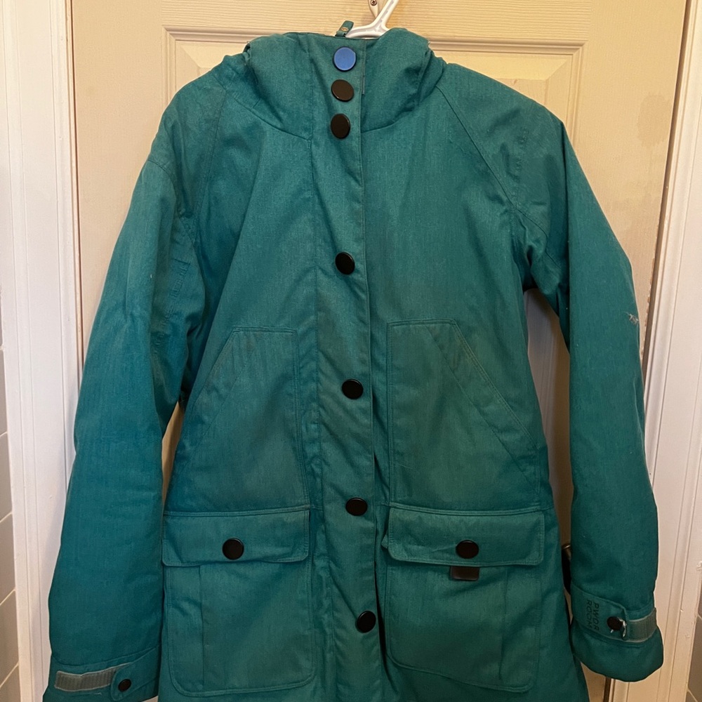 Gorgeous teal coat, will keep you warm up to 10 degrees.